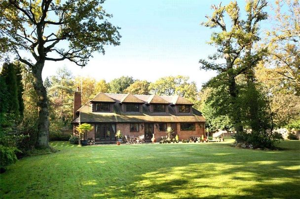 Available to let this exceptional detached family home, situated on one of Windlesham’s most prestigious residential road - Photo 1