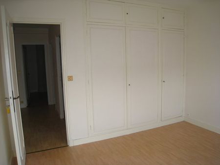 Location Appartement 4 pièces 71m² ORLEANS 45000 - Photo 4
