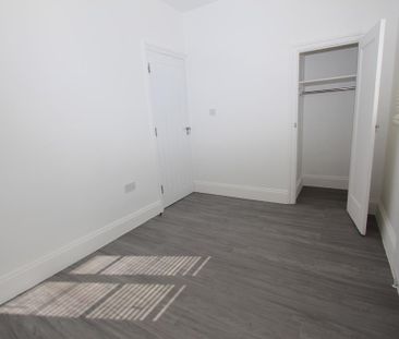 4 bedroom flat to rent - Photo 3