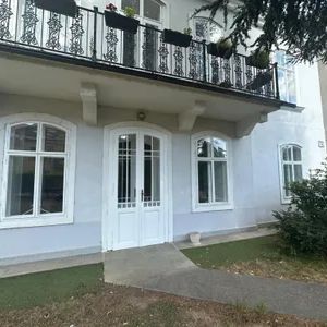 !! 1130 Wien, Speising !! Exklusive 150m2 Altbauwohnung in prachtvoller Villa mit großem Eigengarten und Pool zu vermieten! - Photo 1