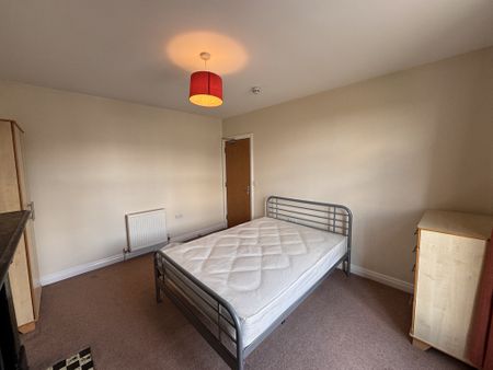 East Parade, Heworth - P10459 - Photo 5