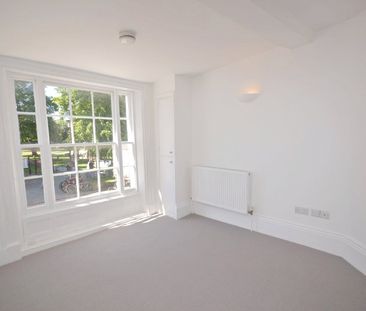 2 bedroom apartment to rent West Street, Chichester, West Sussex, PO19 - Photo 3