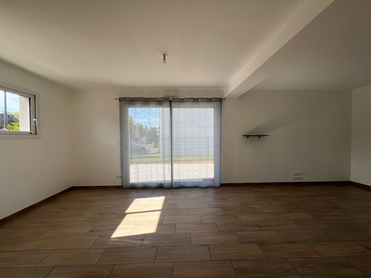 Location Maison 7 pièces 135m² SARGE LES LE MANS 72190 - Photo 1