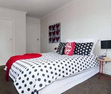 Spacious 4 Bedroom Family Home in Taita - Photo 3