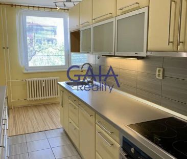 Pronájem bytu 2+1 se šatnou a lodžií - Photo 3