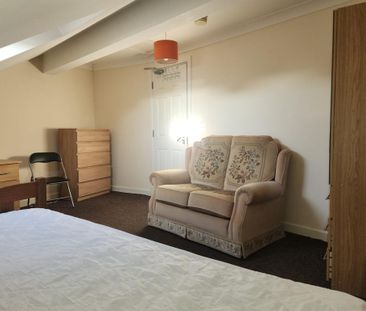 1 bedroom in a house share to rent - Photo 2