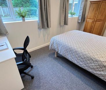 1 bedroom in a house share to rent - Photo 4