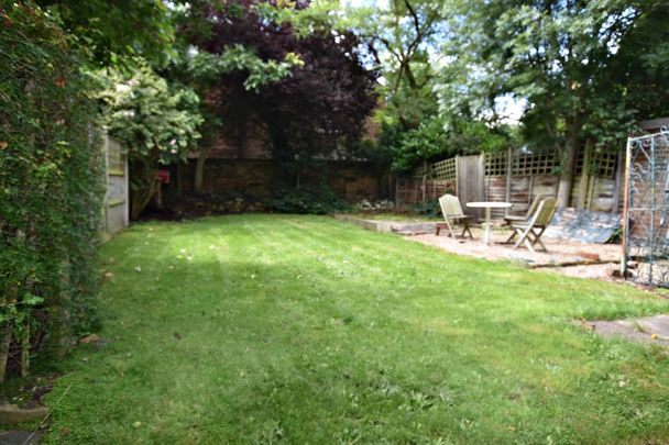 4 Bedroom Semi-Detached House - Photo 1