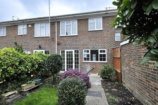 3 bedroom terraced house to rent - Photo 1