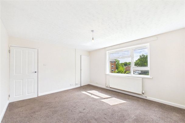 Hunters Hill, Burghfield Common, Reading, Berkshire, RG7 - Photo 1