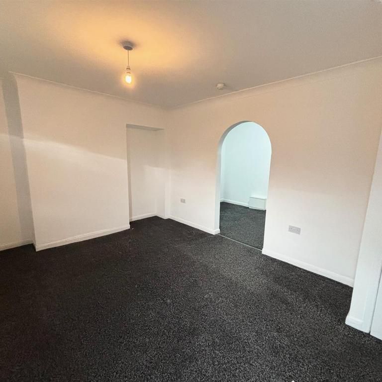 3 bedroom end of terrace house to rent - Photo 1