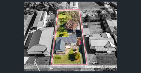 2 Bedroom Home Close To Town! - Photo 5