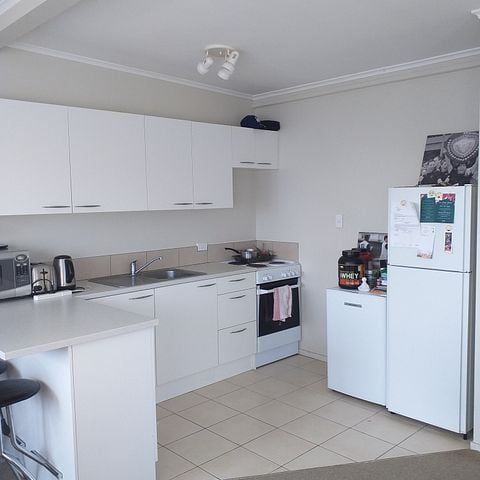Beautiful private 1 bedroom unit - Photo 1