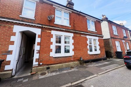Springfield Road, Guildford - 1 bedroomProperty for lettings - Seymours - Photo 3