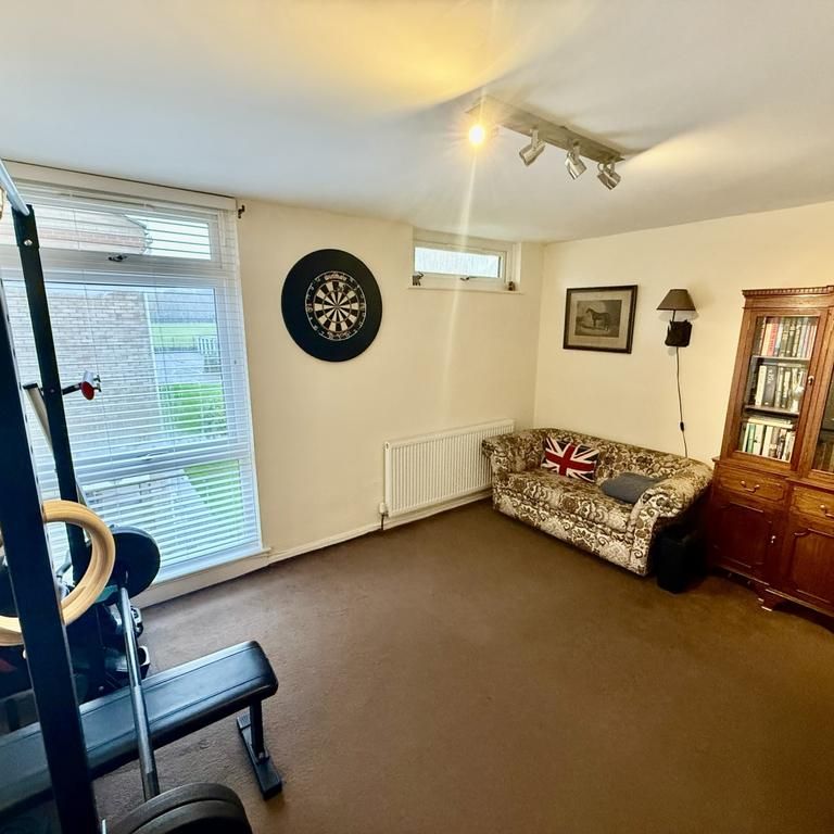 3 bedroom apartment to rent - Photo 1