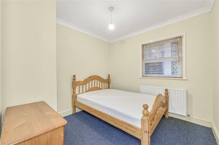 3 bedroom flat to rent - Photo 4
