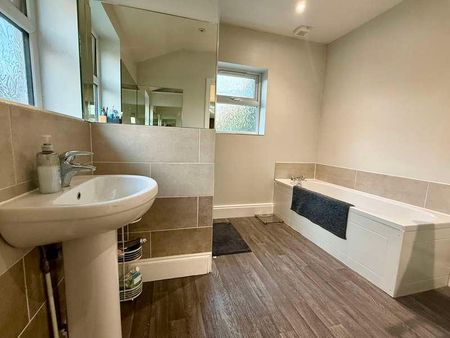 West End // Spacious Bed & Bath // Sept, LN1 - Photo 5