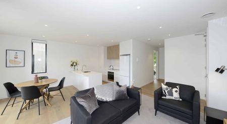 Stylish executive fully furnished apartment in stunning modern complex! - Photo 3