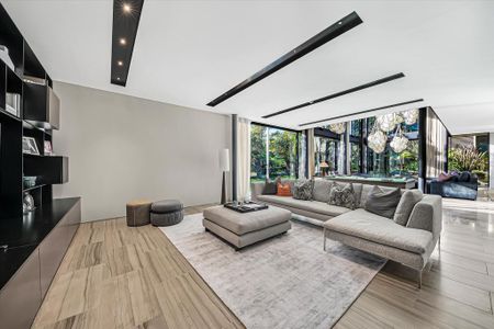 6 bedroom detached house to rent - Photo 4