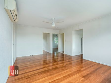 AIR CONDITIONED TWO BEDROOM UNIT WITH AIR COURTYARD! - Photo 2