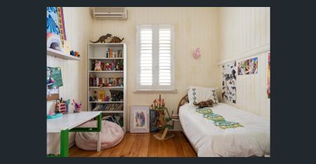Charming Queenslander Living with Pool in the Heart of Hawthorne - Photo 4