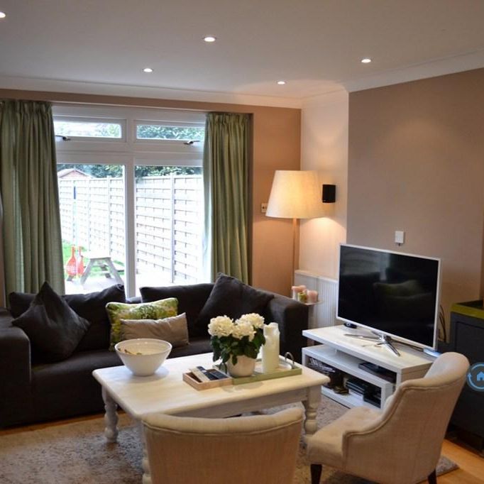 4 bedroom semi-detached house to rent - Photo 1