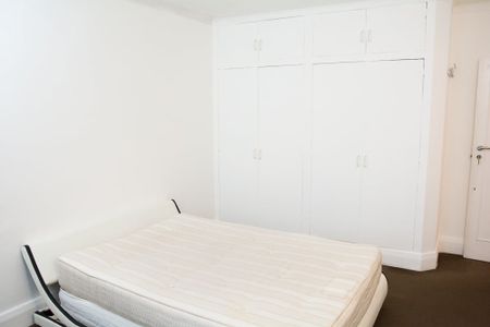 Room in a Shared House, Roehampton Vale, SW15 - Photo 3