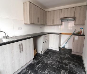 3 bedroom end of terrace house to rent - Photo 5