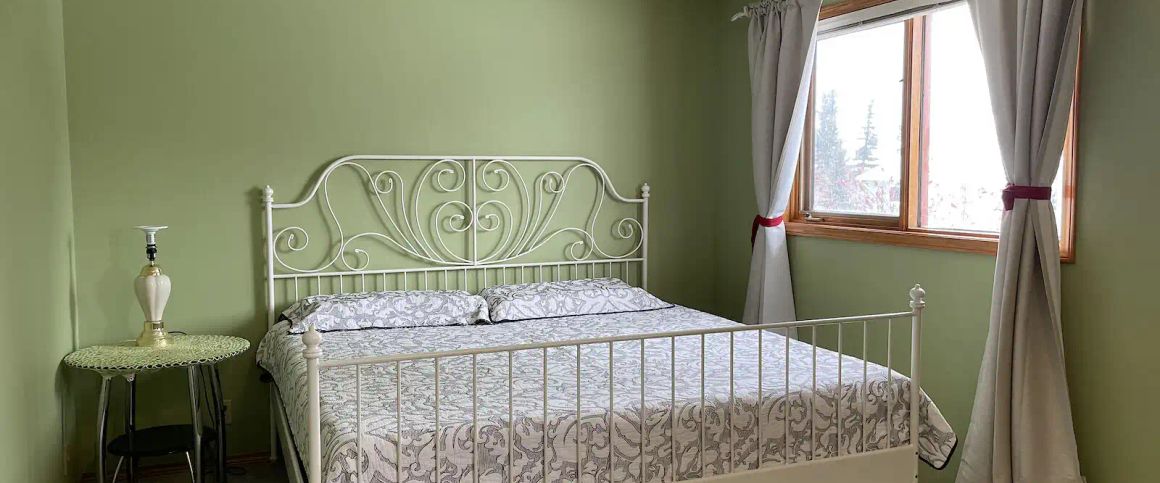 Bright Master Bedroom — 1 Bedroom Room For Rent - Photo 1