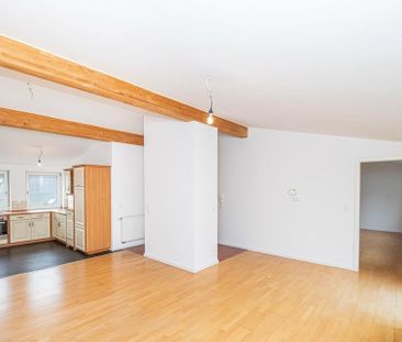 Vermietung: Helle Dachgeschosswohnung mit Balkon und Wohlfühlambiente - Foto 6