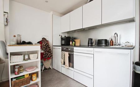 Ocean present a well-presented one double bedroom apartment on the third floor of this popular development just off west street close to local shops and restaurants. The property is offered on an unfurnished basis. - Photo 5