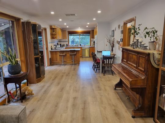 Altona Meadows - Photo 1