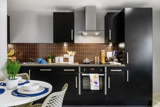4 bedroom flat share to rent - Photo 1