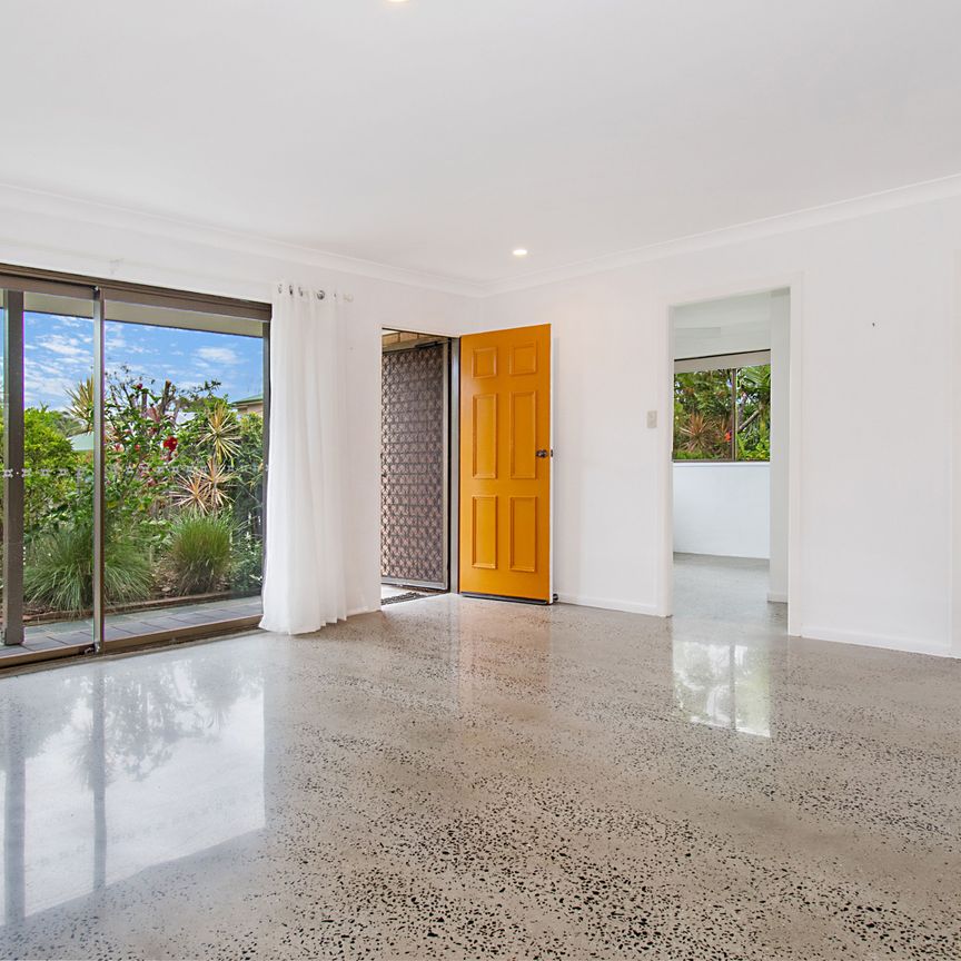 Beach Side Suffolk Park - Photo 1