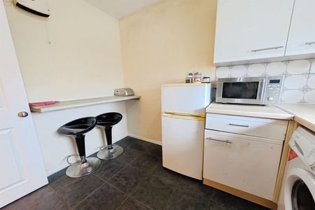 The Pines, SO16 - Photo 4