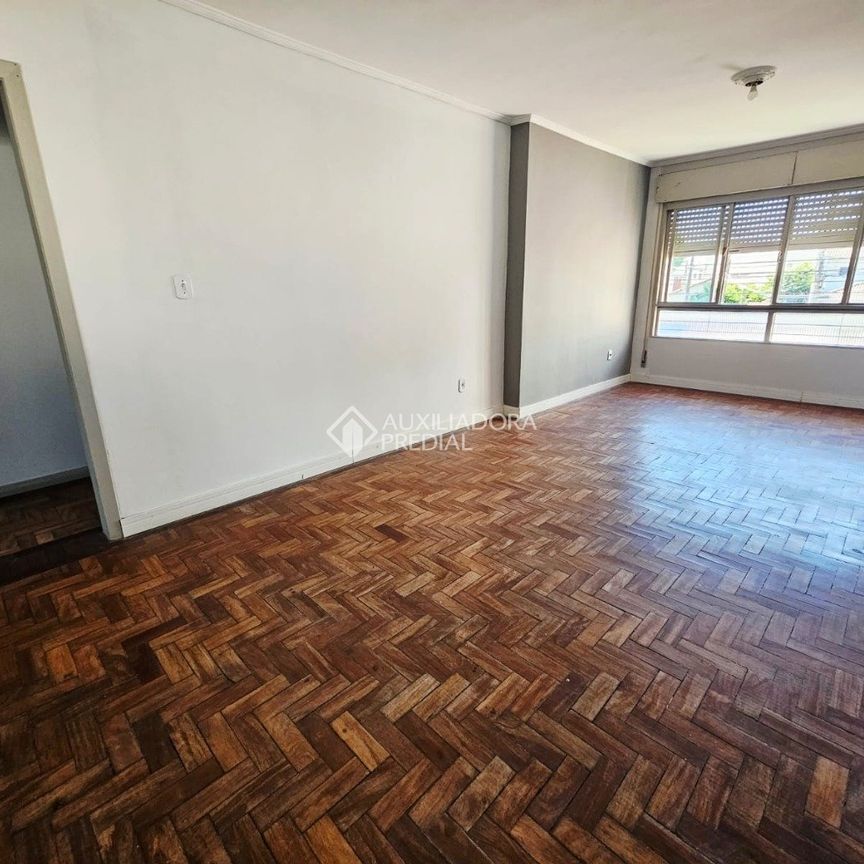 Prédio com 6 quartos e 175m² para alugar em Marechal Rondon, Canoas. - Photo 1