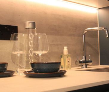 1 bedroom in a flat share to rent - Photo 3