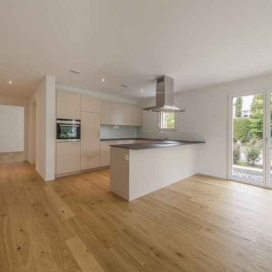 Moderne Wohnung im Erdgeschoss am Dorfplatz - Foto 1