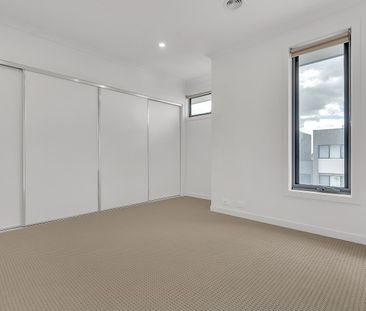 Stunning 3-bedroom Townhouse - Photo 4