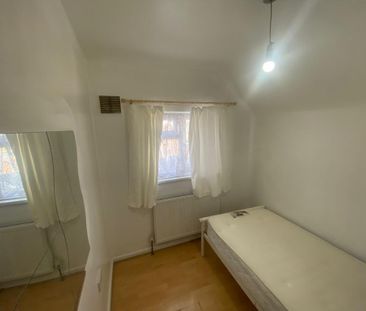 3 bedroom semi-detached house to rent - Photo 4