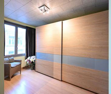 Mooie en gerenoveerde woning in populaire straat te Borgerhout - Photo 5
