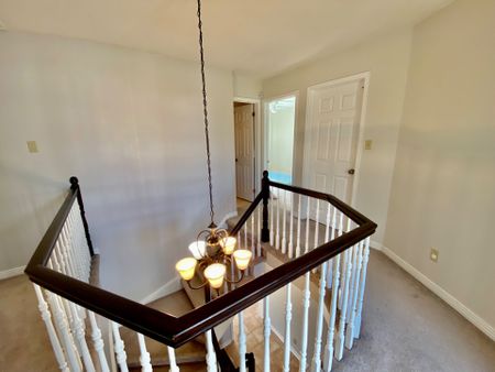 For Lease - 2 Tunbridge Court, Country Place - Pineglen - Crestview and Area, Ontario - Photo 2
