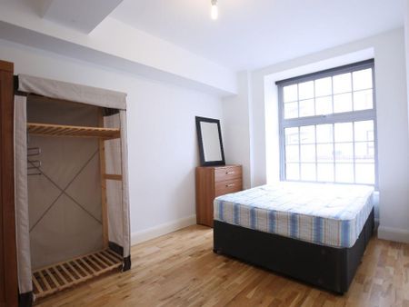 3 bedroom flat to rent - Photo 3