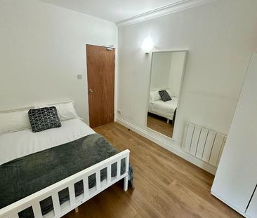 Room in a Shared House, Marina Point, E14 - Photo 2