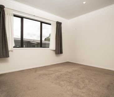 Fantastic in West Hills! - Photo 2