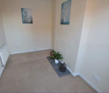 2 bedroom end of terrace house to rent - Photo 6