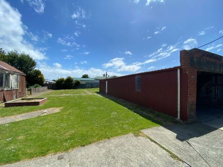 No viewings between 24/12/24 to 06/01/25! - Photo 2