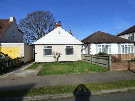 West Ewell, KT19 - Photo 2