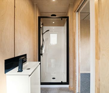 Sunny, stylish and sparkling new - Photo 4