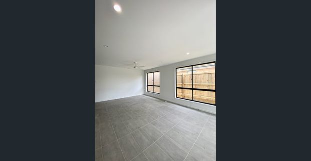 Welcome home to your new Home - Spacious 4 bedroom “Stradbroke” complete with a large backyard. - Photo 1